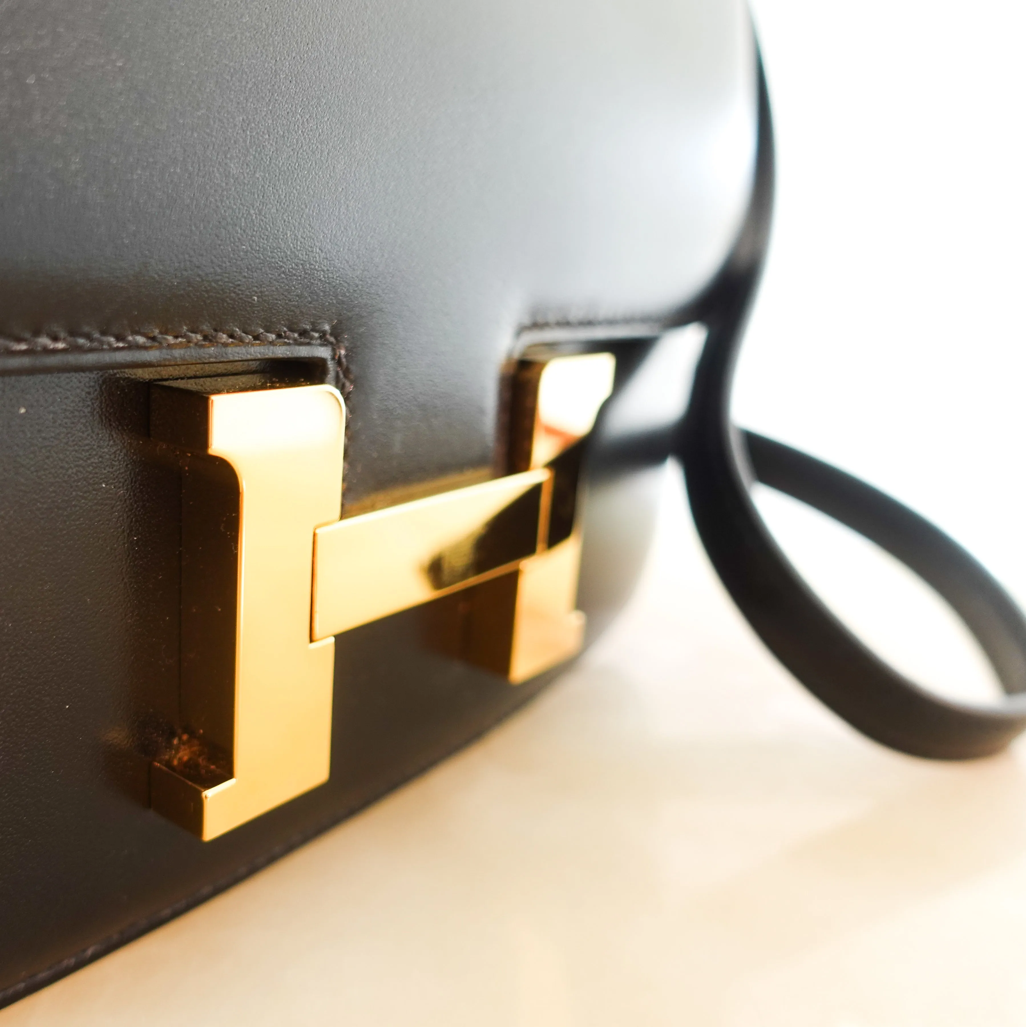 Constance III Mini box bag
