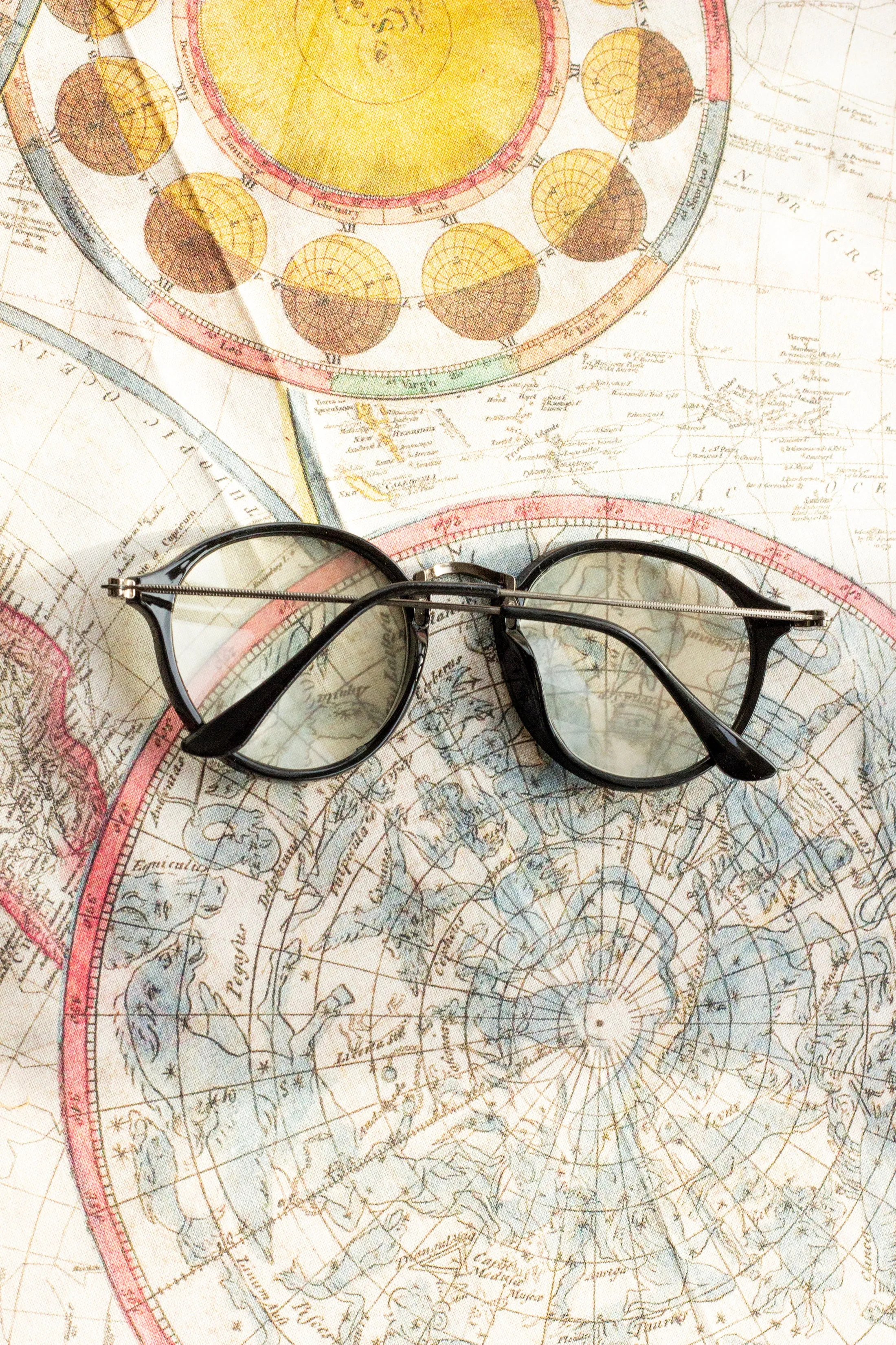 Round Frame Engraved Bar Fashion Glasses