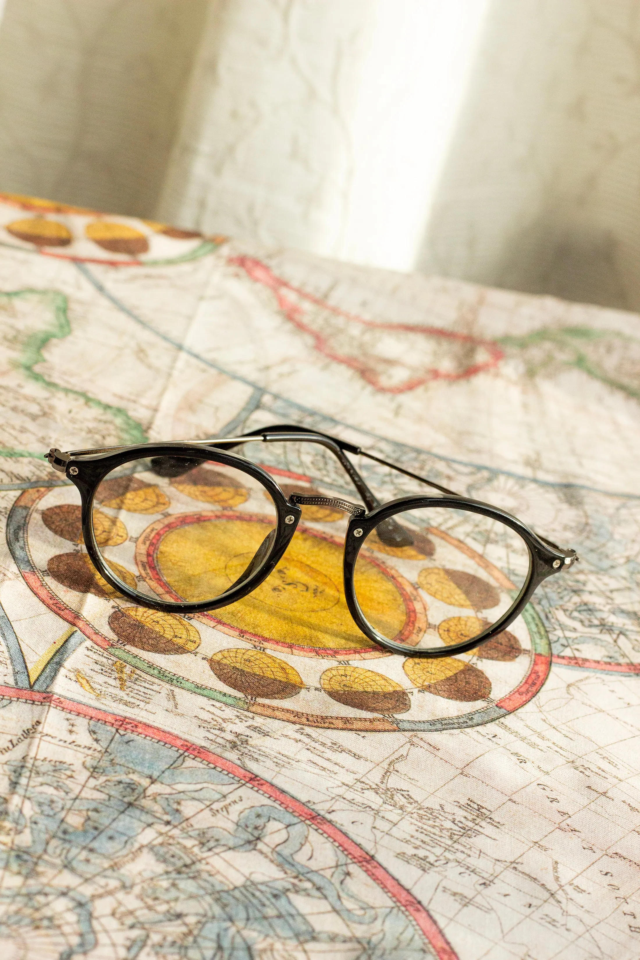 Round Frame Engraved Bar Fashion Glasses