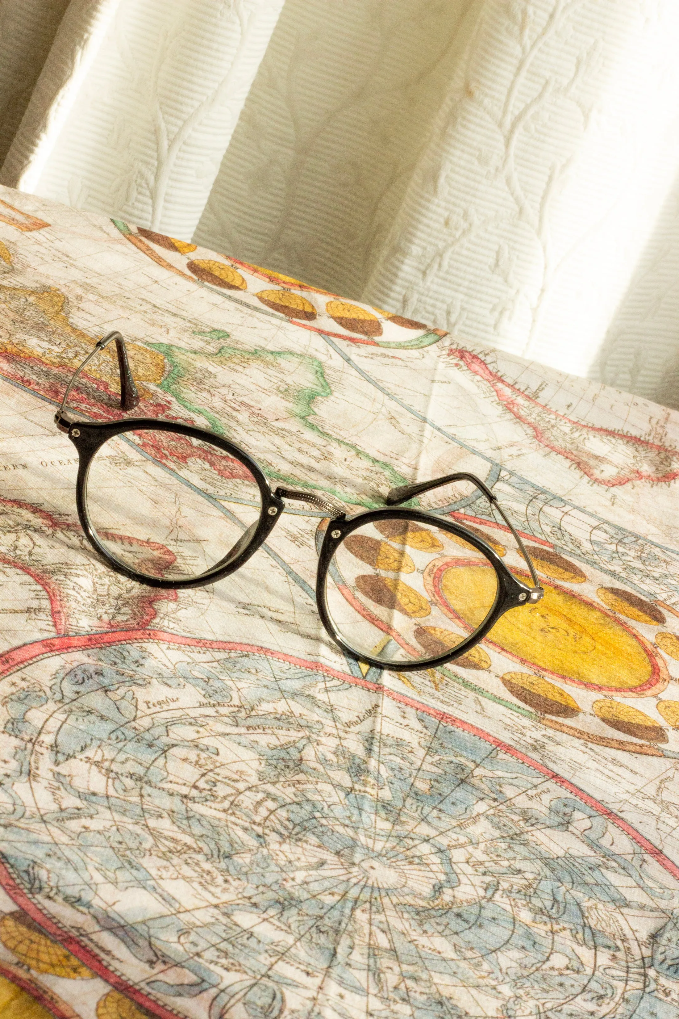 Round Frame Engraved Bar Fashion Glasses