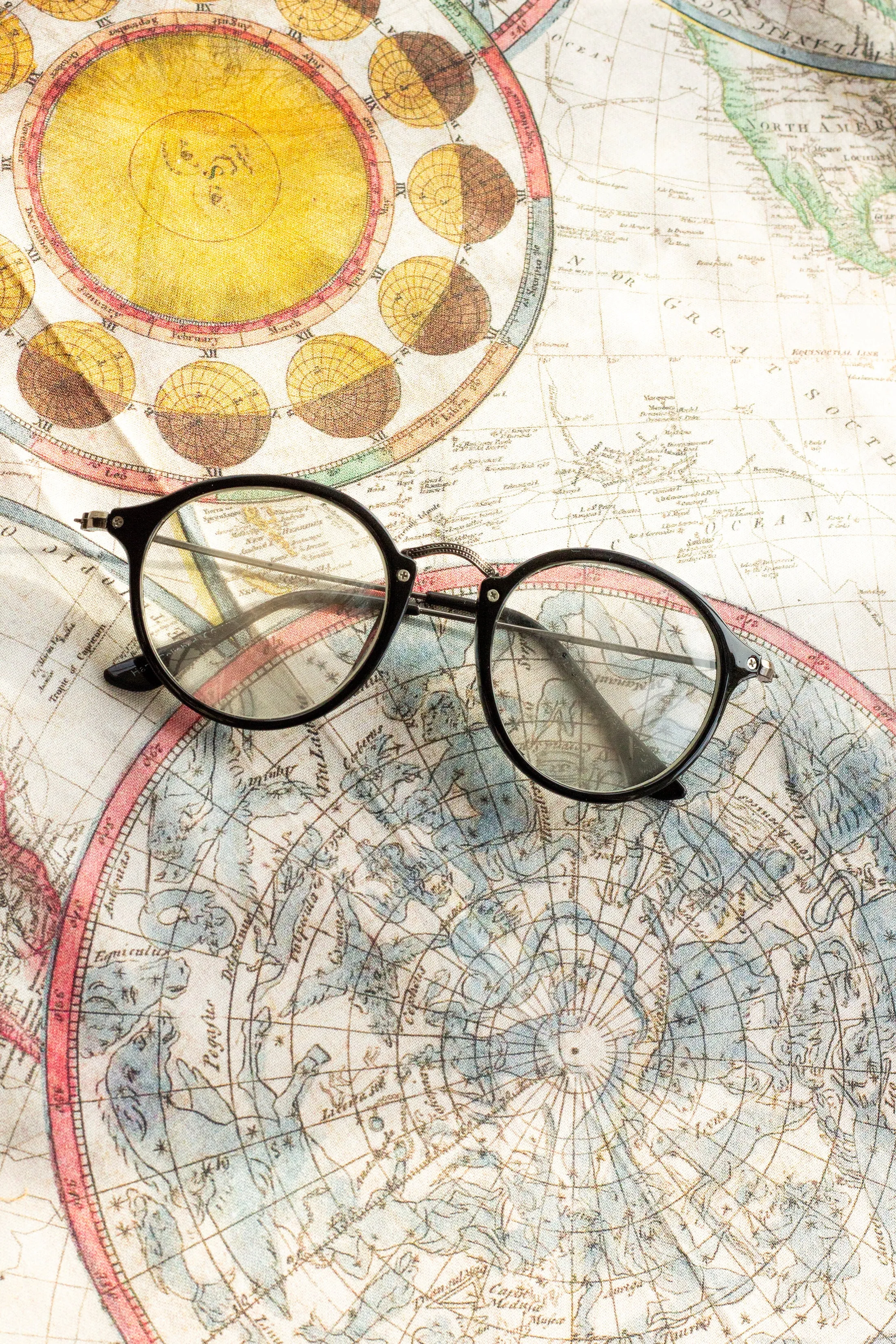 Round Frame Engraved Bar Fashion Glasses